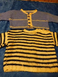 2 piéces tricotées main bleues pour poupée ,poupon pull et gilet =bébé 6mois - Picture 1 of 3