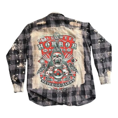 Franela XS Universal Studios HHN 2023 Halloween Horror Nights Never Go Alone XS Foto 1 de 4