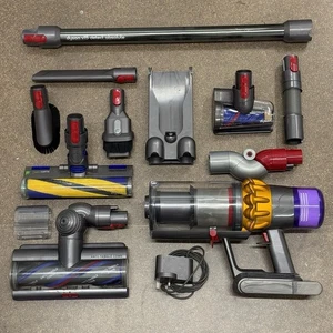 Dyson V15 Detect Absolute Cordless Vacuum Cleaner Animal Excellent Condition - Picture 1 of 12