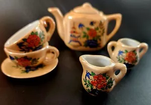 Vintage 60er Jahre Japanisches Miniatur Kinder Teeservice 7 Teile Blumen Japan LESEN - Bild 1 von 8