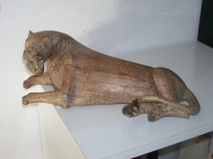 Wooden tiger sculpture. Sculpture tigre en bois - Picture 1 of 10