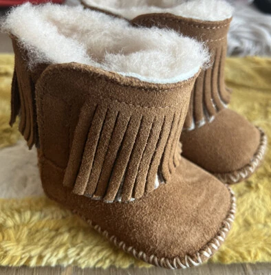 Ugg Australia Baby Moccasin Fringe Boots Size 0/1 Infant Designer Authentic - Изображение 1 из 4