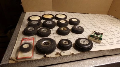 Neumáticos/ruedas modelo avión 16 R/C de varios tamaños. 3 WILLIAMS, 4 DUBRO 2.25 Foto 1 de 4