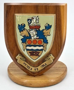 BOURNE LINCOLNSHIRE WOODEN CREST / PLAQUE Vintage Heraldic - Picture 1 of 9