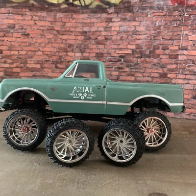 Rodas/pneus “brutos” 1:24 apenas para o Axial SCX24 67 Chevy RC Crawler (conjunto de 4) - Imagem 1 de 4