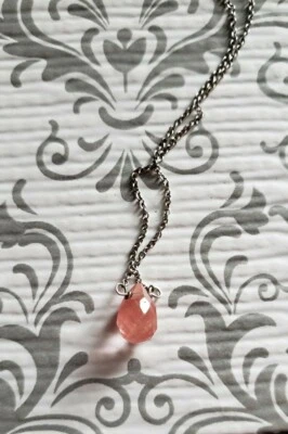 Briolette de quartzo rosa pequeno em corrente de prata esterlina - Imagem 1 de 4