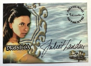 BUFFY THE VAMPIRE SLAYER: JULIET LANDAU como DRUSILLA TARJETA AUTÓGRAFA TINTAS A13 - Imagen 1 de 2