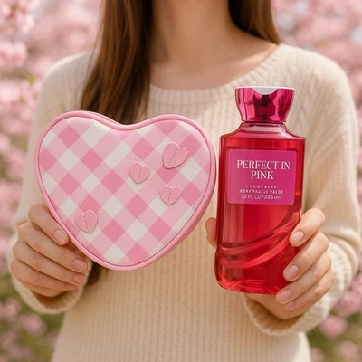 Bolsa cosmética Bath & Body Works rosa coração Gingham + perfeita na lavagem corporal rosa - Imagem 1 de 2