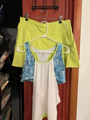 Juego de tenis Eleven para mujer, usado en excelente estado, grande, agua/cal/blanco Foto 1 de 4