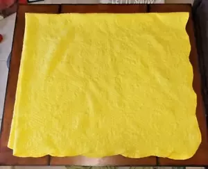 Antiker Quilt mit gewellten Kanten gelb 84" x 100" (kleiner Fehler) - Bild 1 von 2