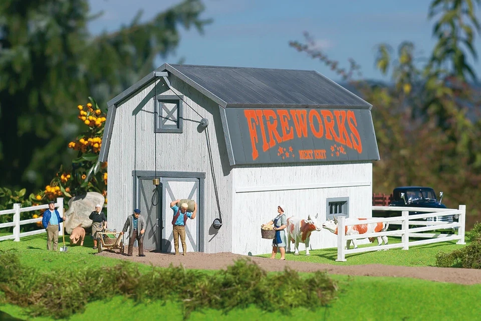 PIKO G-Scale ~ White Barn, Building Kit ~ 62120 - Image 1 of 1