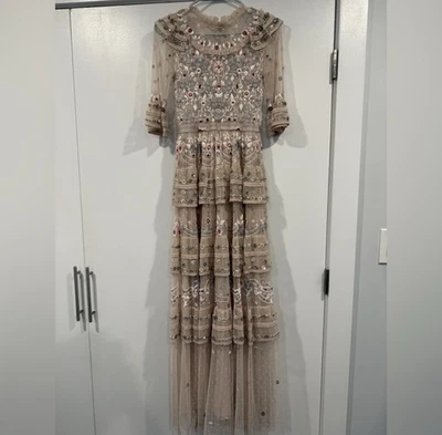Maxi vestido adornado con aguja e hilo. Se quitó el encaje del corpiño. Usado solo una vez Foto 1 de 4