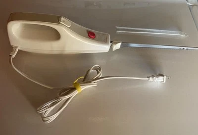 Cuchillo de tallar eléctrico Toastmaster cuchillas de corte de acero inoxidable blanco modelo 6110 Foto 1 de 3