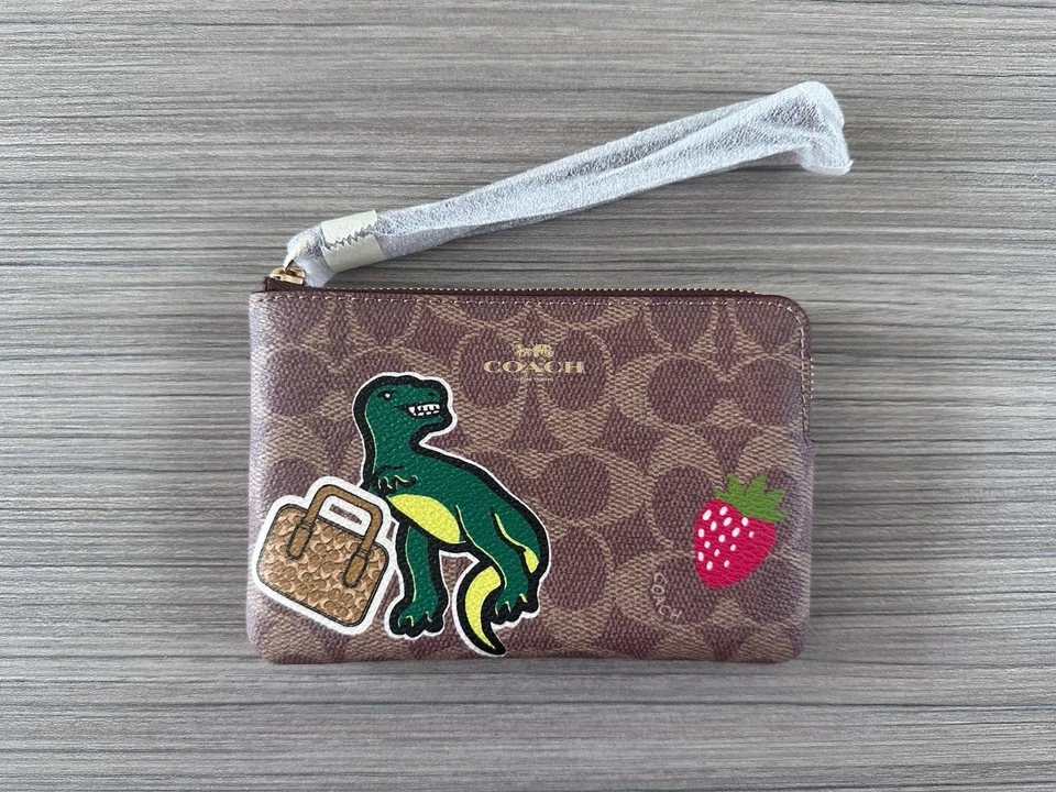COACH SIGNATURE DINOSAUR CORNER ZIP WRISTLET CW856