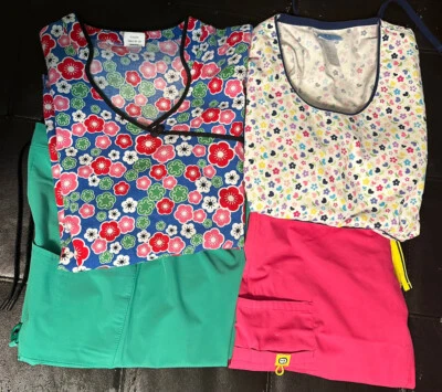 2 juegos de tops y pantalones exfoliantes talla S talla XS-verde, rosa intenso, florales, mezclables Foto 1 de 4