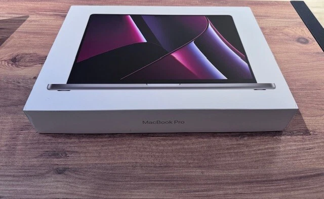  MacBook Pro 16 in 2023  Gray/Apple M2 Max 3.49 GHz, 1 TB 32 GB... - Image 1 of 3