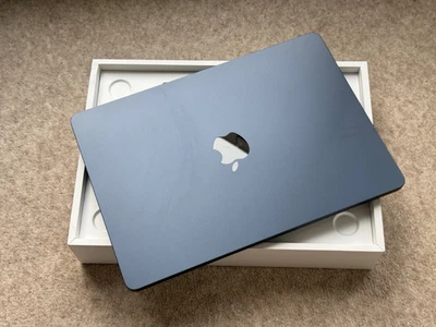 Apple MacBook Air 13.6'' M4, 16GB, 512GB - 2025 - Midnight - UK RRP £1199 - Image 1 of 4