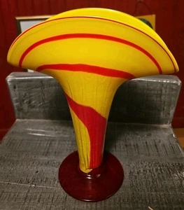 MCM Art Deco Unique Red Swirl Yellow Clamshell Fan Vase Hand Blown Glass RARE - Picture 1 of 8