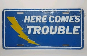 Neu Vintage 1980er Here Comes Trouble Nummernschild San Diego Ladegeräte Blitz - Bild 1 von 14
