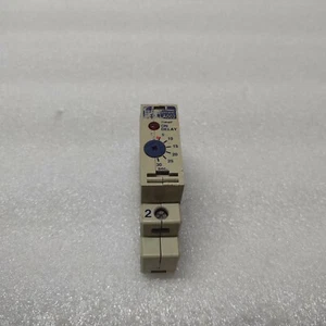 TELEMECANIQUE RE1-LA002 DELAY TIMER 24-240VAC/DC - Picture 1 of 8