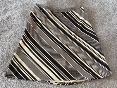 Axcess By Liz Claiborne 黑色白色及膝衬里涤纶裙 16 码 — 第 1/4 张图片