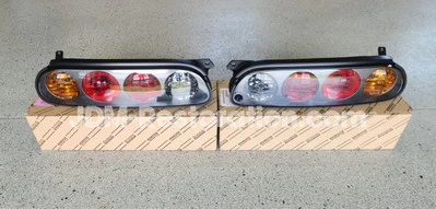 Lanternas traseiras Toyota Supra Series 2 96-02 JZA80/MKIV originais do fabricante - Imagem 1 de 3