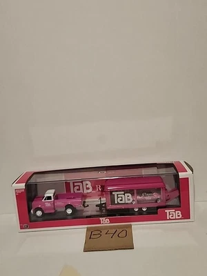 M2 Machines Tab Hauler 1:64 Delivery Truck ☆ - Image 1 of 4
