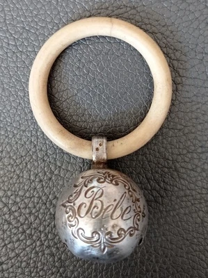 Ancien Hochet Grelot Bébé Napoléon III Décor Ciselé Argent Massif Poinçons - Photo 1/2