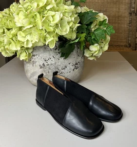 475 $ Gray Matters Damen-Flats schwarz Freizeitschuh Italien minimalistisch US 7,5 EU 37,5 - Bild 1 von 9