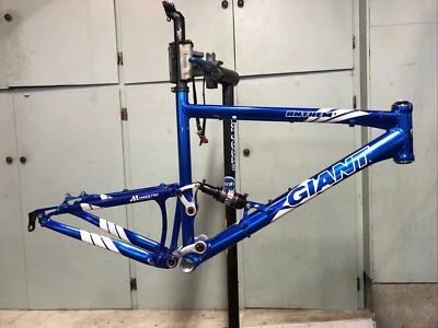 "Juego de cuadro Giant Anthem 1 20"", amortiguador Manitou S tipo SR, ruedas de 26""" Foto 1 de 4