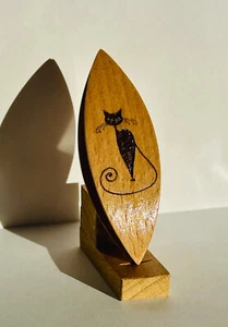 Tatting shuttle with engraved cat 3" long #2 - Picture 1 of 8