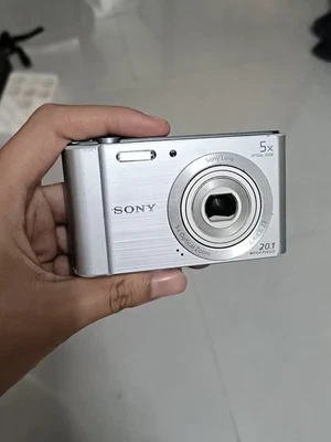 Sony W800 20.1MP CCD - Alta resolución, detalles claros, ideal para disparos diarios Foto 1 de 4