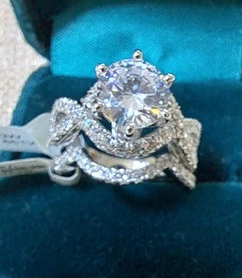 Valina NUEVO CON ETIQUETAS Muestra Anillos de Boda Nupciales Chapados en Rodio Circonita Cúbica Talla 6.5 Foto 1 de 4