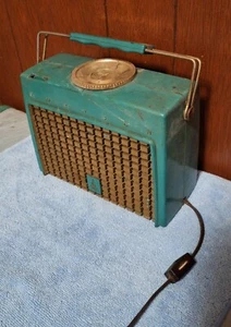 ANTIQUE EMERSON BAKELITE TUBE RADIO MODEL 879 Portable Jade Green Color - Picture 1 of 18