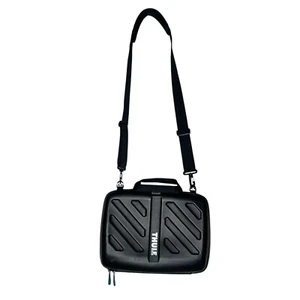 Thule Laptop Case Gauntlet Hard Shell Black Fits Up to 13" Macbook / Pro - Picture 1 of 6