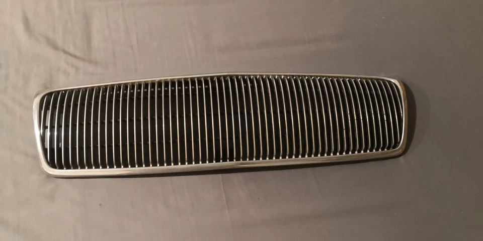 Buick Century Grille 1991-1996 Foto 1 de 2
