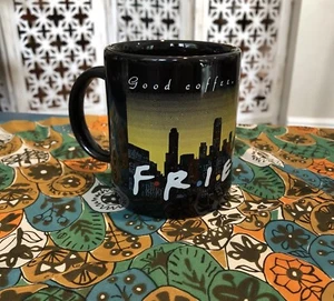 "Taza ""Friends"" retro - Negra Skyline de la Ciudad de Nueva York (serie de televisión taza de café) NUEVA - Imagen 1 de 3