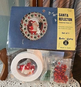 NOS Vintage Satin süß Santa Reflexion Weihnachtsschmuck Set von 1 - Bild 1 von 5