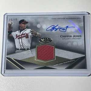 CHIPPER JONES 2022 Topps Tier One #T1AR-CJ Game Jersey Auto #D /49 Braves - Bild 1 von 3