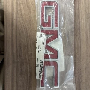 2007-2010 GMC Acadia Liftgate Nameplate Brand New Still In Packing - Picture 1 of 3