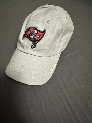 Sombrero ajustable con correa trasera marca Tampa Bay Buccaneers NFL '47 Foto 1 de 4