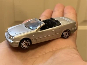 Maisto Mercedes Benz CLK Cabrio Silver Convertible 1/64 - Picture 1 of 4