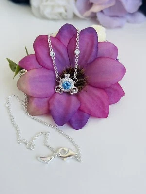 Collana Carrozza Di Cenerentola In argento E Metallo Con Cristalli blu - Immagine 1 di 4
