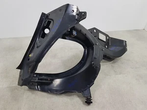 MERCEDES ML W164 OFFSIDE RIGHT HEADLIGHT BRACKET - Picture 1 of 6