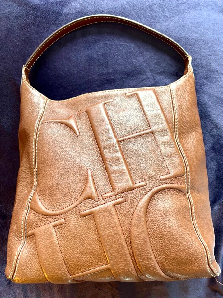 BOLSO DE MANO CH CAROLINA HERRERA LOGO CUERO ACOLCHADO, CAMEL con bolsa antipolvo Foto 1 de 4