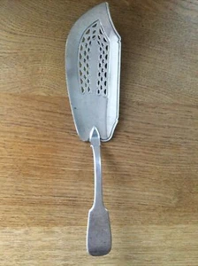 ANTIQUE SOLID SILVER FIDDLE PATTERN FISH - CAKE SLICE LONDON 1849 - Picture 1 of 5