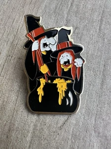 Halloween Vintage Hexe Anstecknadel Brosche Herbst Schmuck Hexen & Kessel Brauen 1,5" Pin - Bild 1 von 2