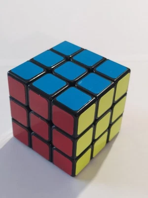 Rubik's cube 3 x 3 - jouet Enfant et Adulte - Casse Tête - Photo 1/3