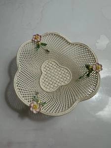 Cesta de cuenco tejido de porcelana Donegal Parian China Ireland - Imagen 1 de 7