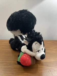Hallmark Sweet On You Pepe Le Pew Talking Plush Valentines - Picture 1 of 9